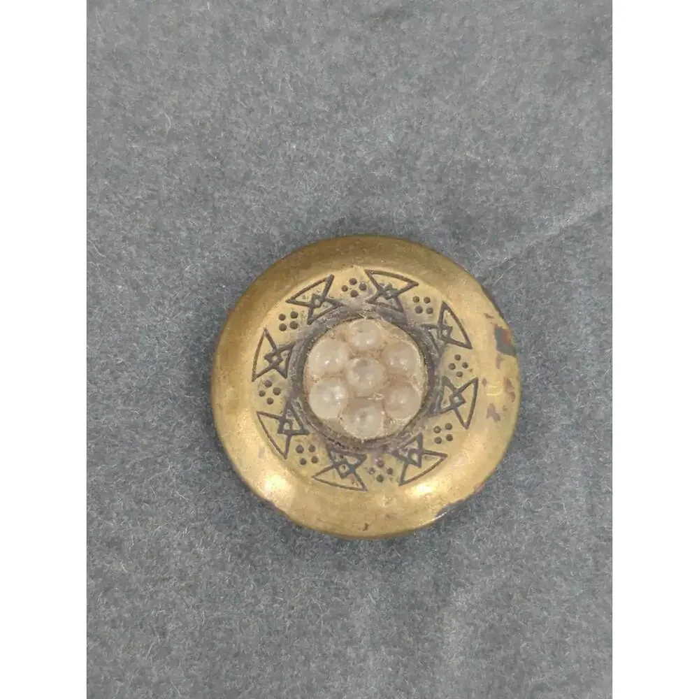 Vintage circular button